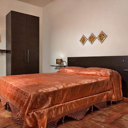 SantʼAlfio Nake Residenza Artisticaヴィラ エクステリア 写真